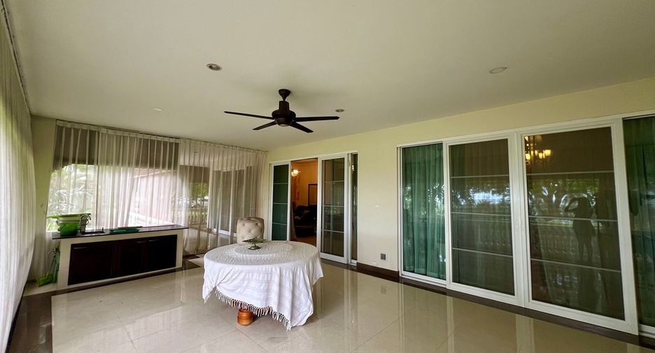 For sale 3 bedrooms condo in Sattahip, Chonburi