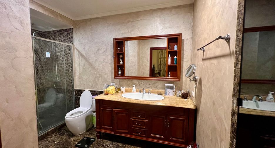 For sale 3 bedrooms condo in Sattahip, Chonburi