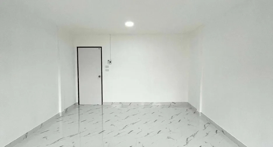 For rent 4 bedrooms townhouse in Bang Khen, Bangkok