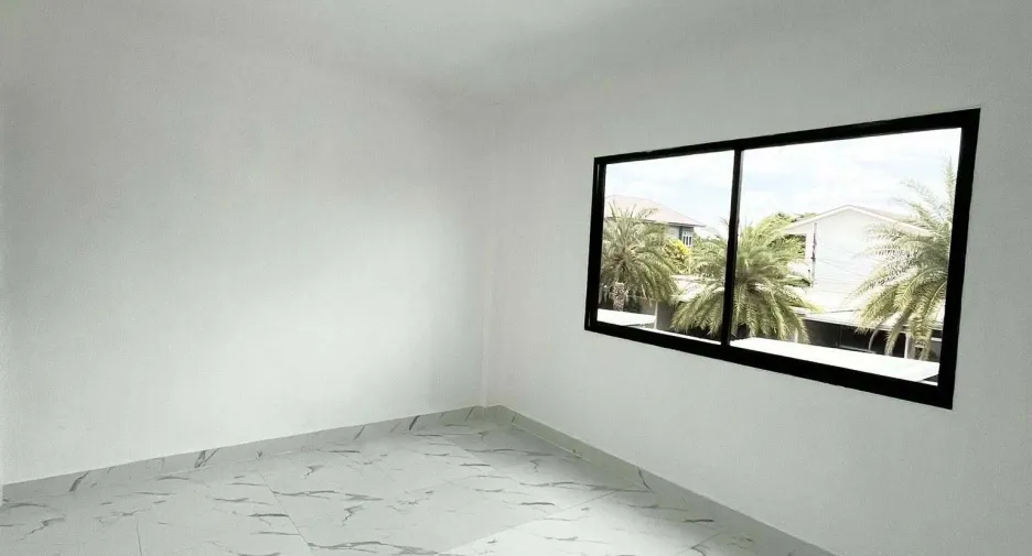 For rent 4 bedrooms townhouse in Bang Khen, Bangkok