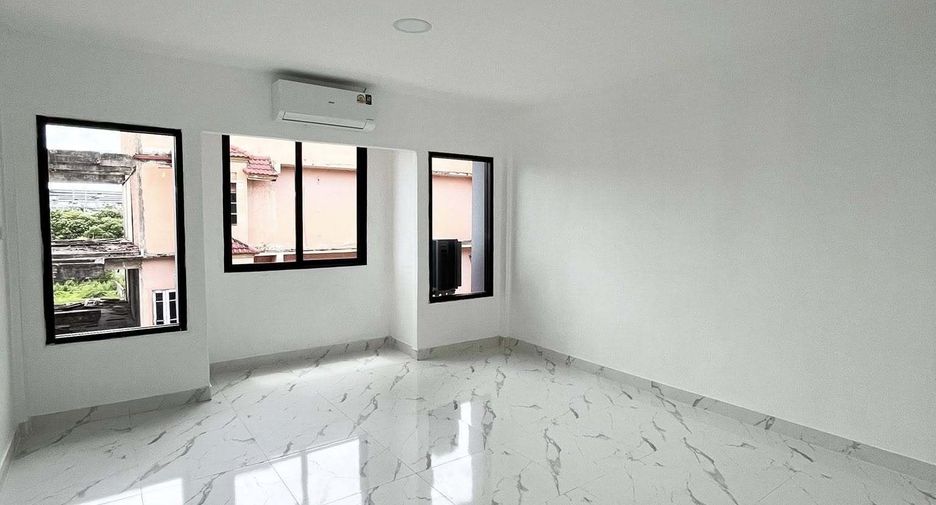 Reihenhaus zur Miete mit 4 Zimmer in Bang Khen, Bangkok