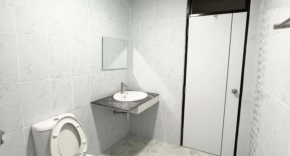For rent 4 bedrooms townhouse in Bang Khen, Bangkok