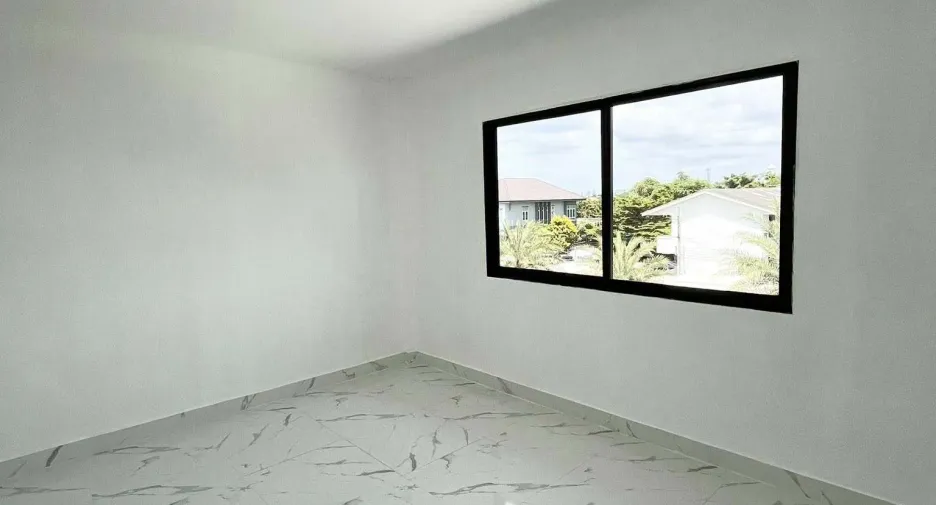 For rent 4 bedrooms townhouse in Bang Khen, Bangkok
