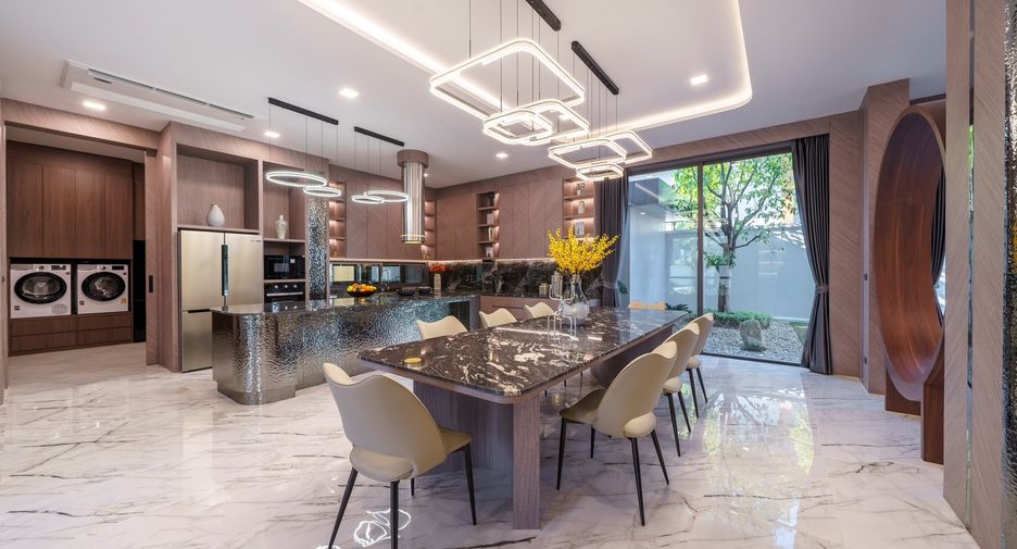 For sale 6 bedrooms villa in East Pattaya, Pattaya