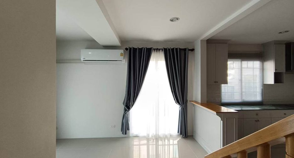 For sale 3 bedrooms townhouse in Huay Yai, Pattaya