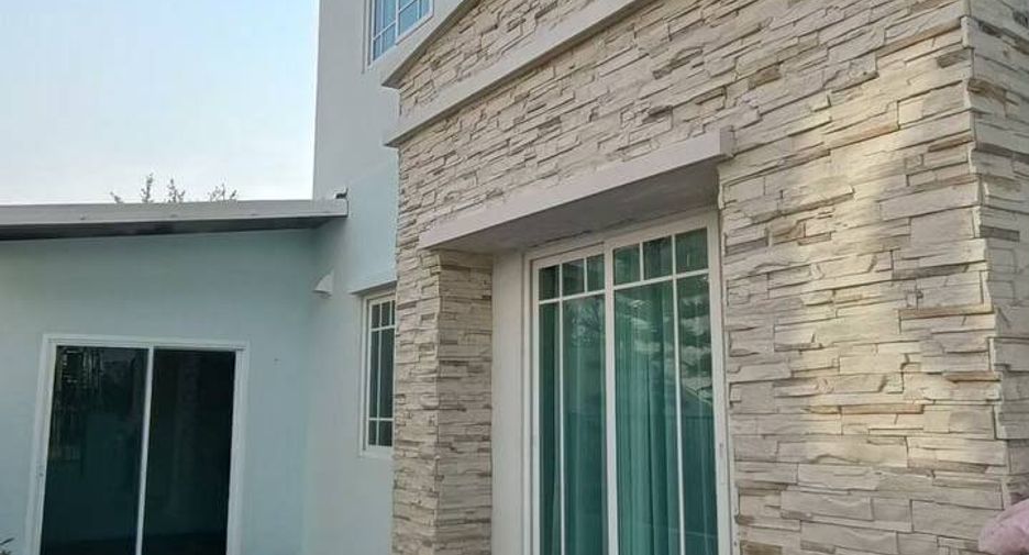 For sale 3 bedrooms townhouse in Huay Yai, Pattaya