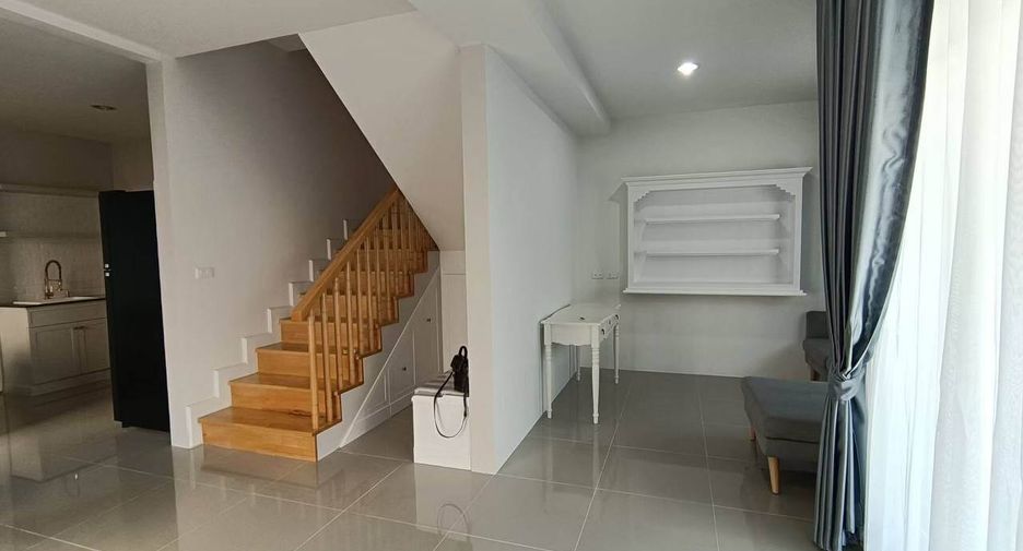 For sale 3 bedrooms townhouse in Huay Yai, Pattaya