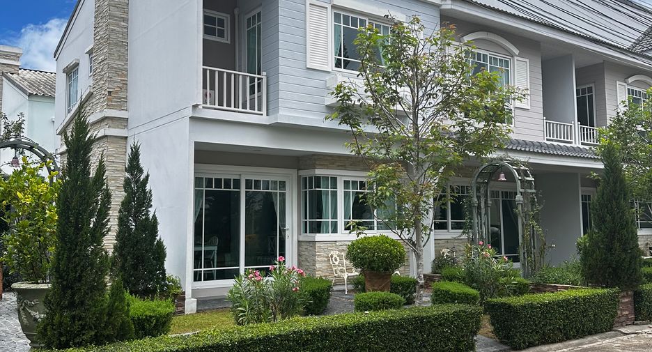 For sale 3 bedrooms townhouse in Huay Yai, Pattaya