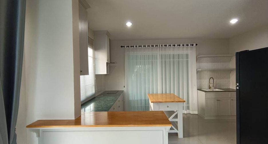 For sale 3 bedrooms townhouse in Huay Yai, Pattaya