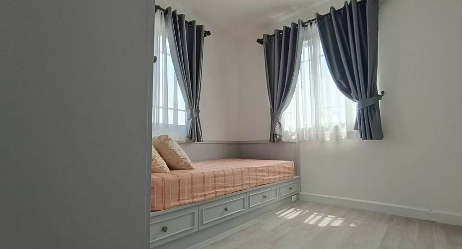 For sale 3 bedrooms townhouse in Huay Yai, Pattaya