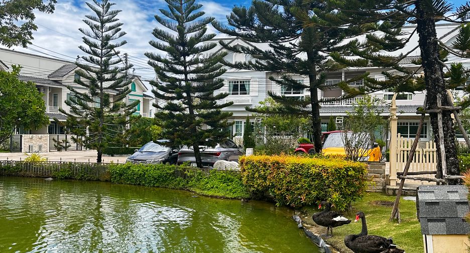 For sale 3 bedrooms townhouse in Huay Yai, Pattaya