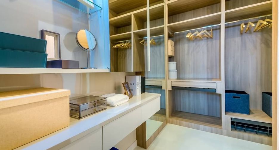 For sale 4 bedrooms villa in Huay Yai, Pattaya