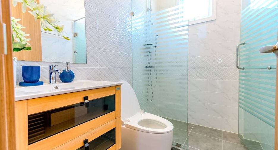 For sale 4 bedrooms villa in Huay Yai, Pattaya