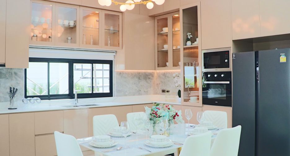 For sale 4 bedrooms villa in Huay Yai, Pattaya