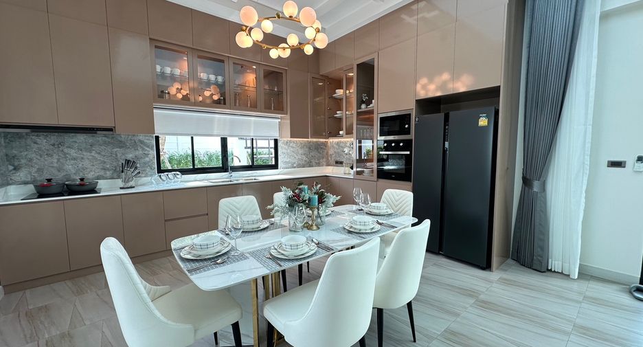 For sale 4 bedrooms villa in Huay Yai, Pattaya