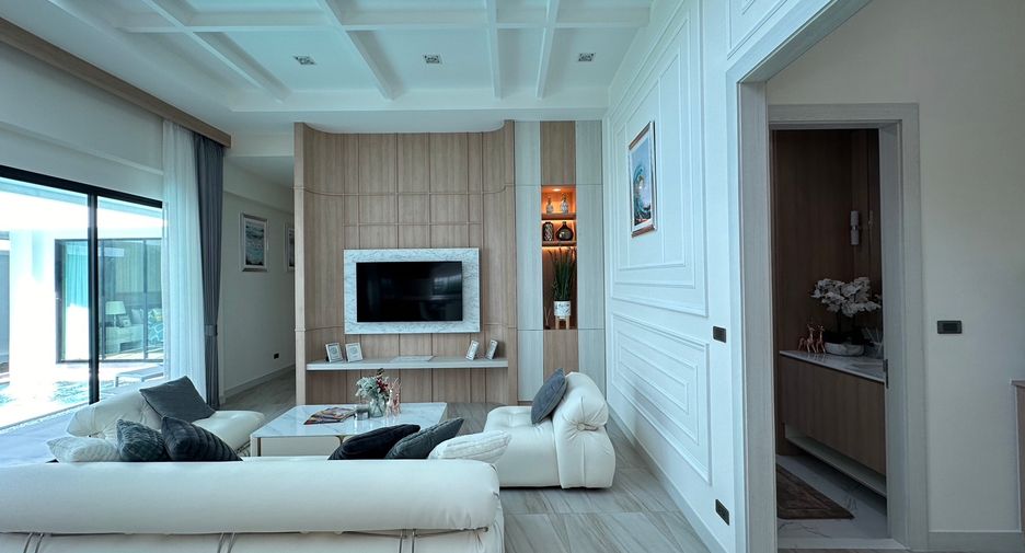 For sale 4 bedrooms villa in Huay Yai, Pattaya