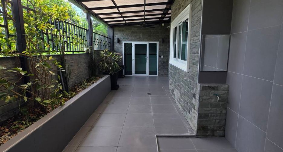 For sale 3 bedrooms villa in Bang Lamung, Chonburi