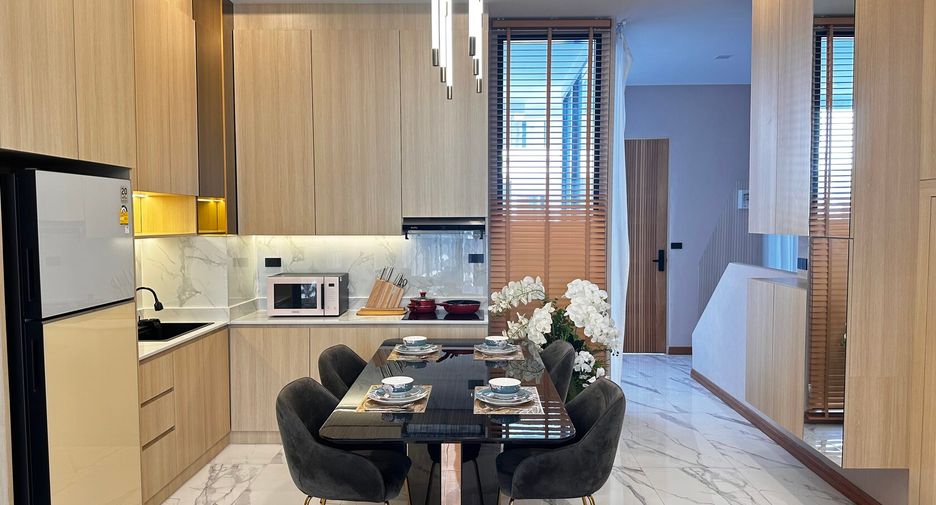 For sale 4 bedrooms townhouse in Bang Lamung, Chonburi