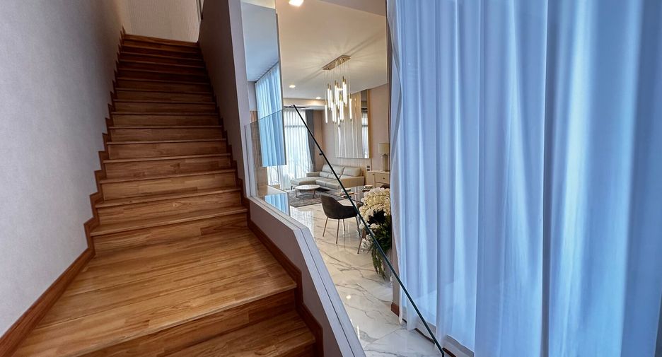For sale 4 bedrooms townhouse in Bang Lamung, Chonburi