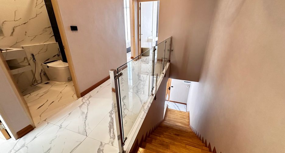 For sale 4 bedrooms townhouse in Bang Lamung, Chonburi