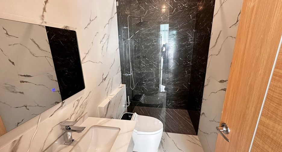 For sale 4 bedrooms townhouse in Bang Lamung, Chonburi