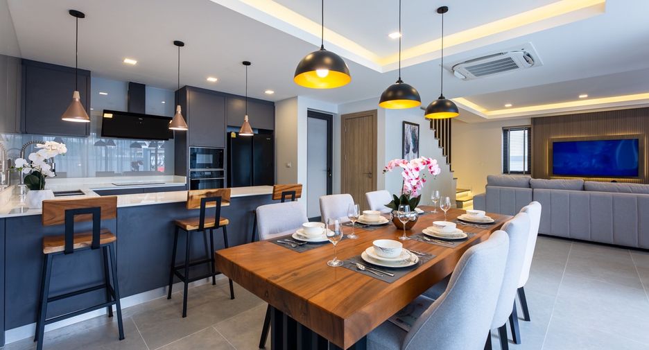 For sale 4 bedrooms villa in South Pattaya, Pattaya