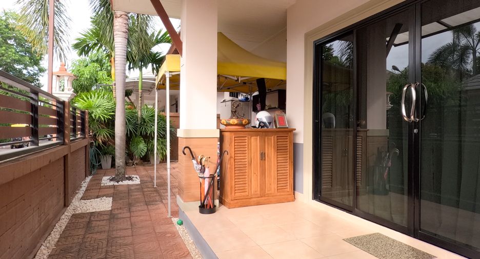 For sale 3 bedrooms villa in Huay Yai, Pattaya