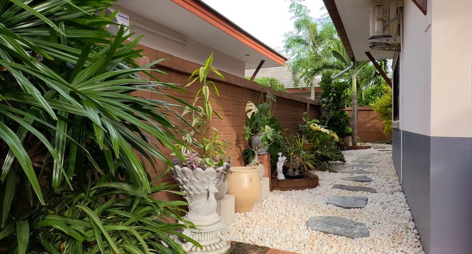 For sale 3 bedrooms villa in Huay Yai, Pattaya