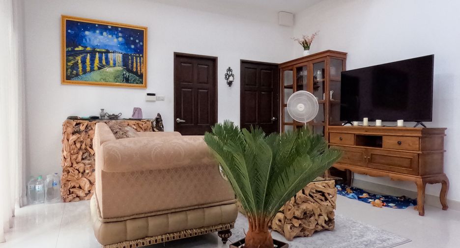 For sale 3 bedrooms villa in Huay Yai, Pattaya