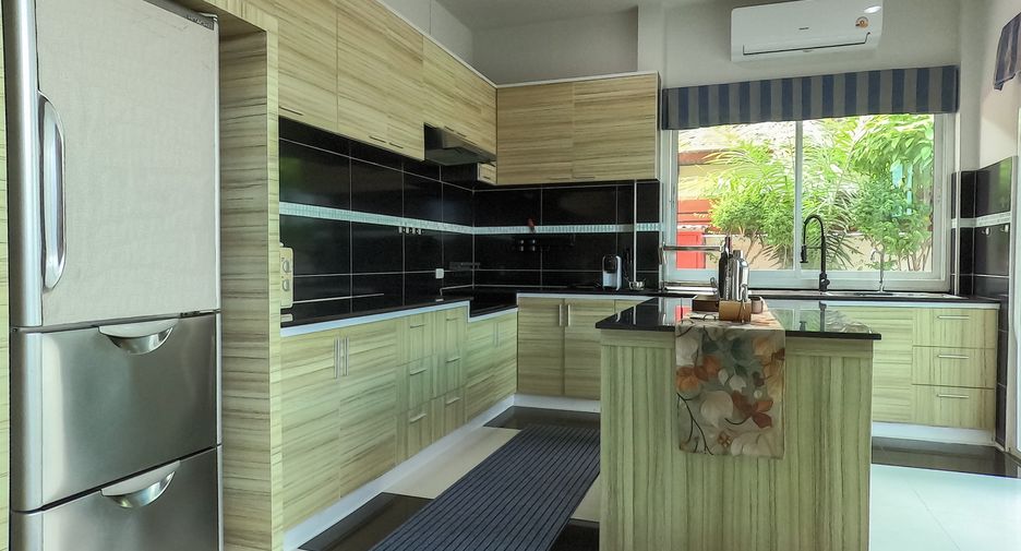 For sale 3 bedrooms villa in Huay Yai, Pattaya