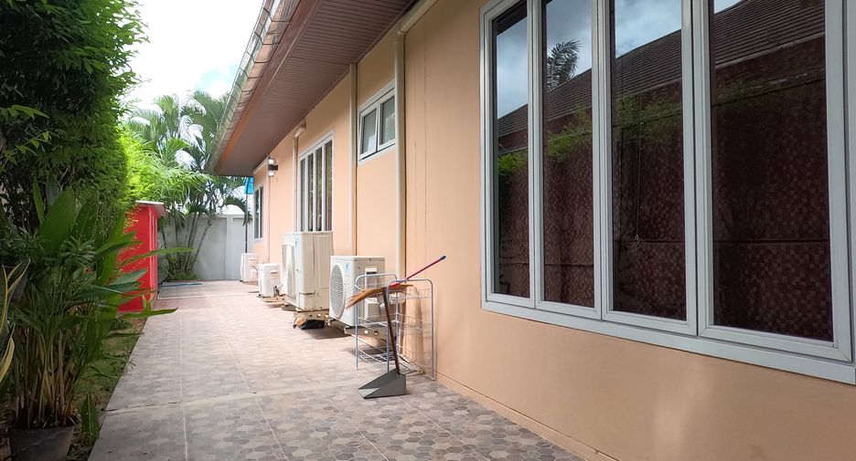 For sale 3 bedrooms villa in Huay Yai, Pattaya