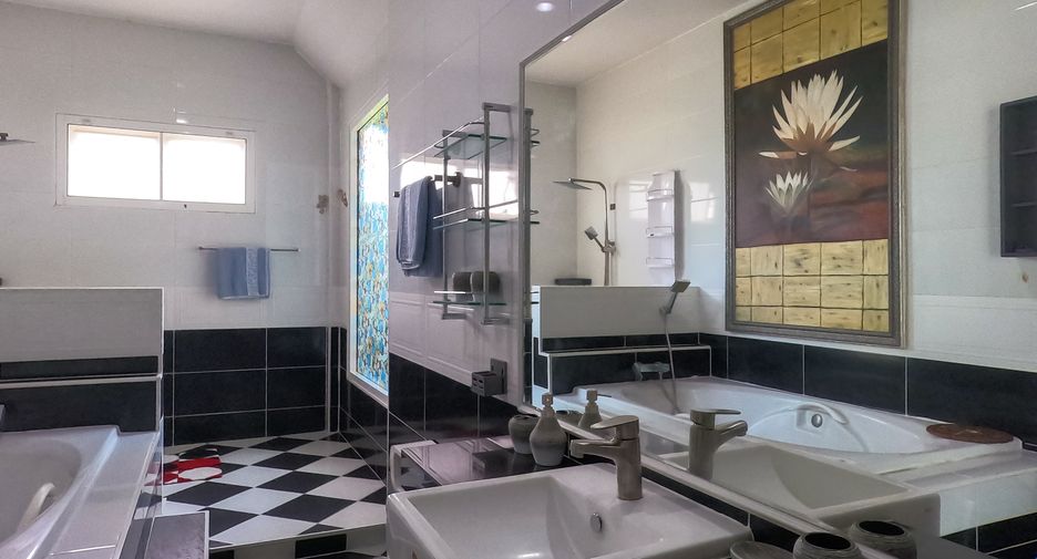 For sale 3 bedrooms villa in Huay Yai, Pattaya