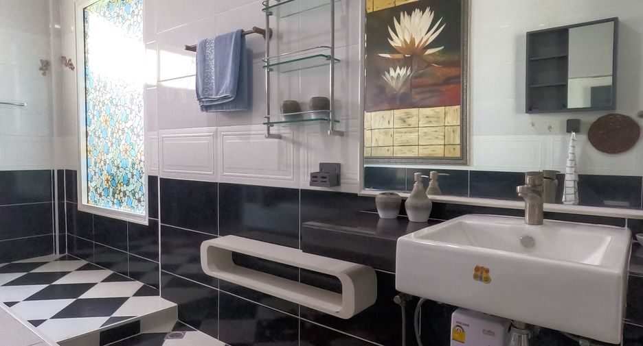 For sale 3 bedrooms villa in Huay Yai, Pattaya