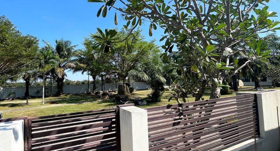 For sale 3 bedrooms villa in Huay Yai, Pattaya
