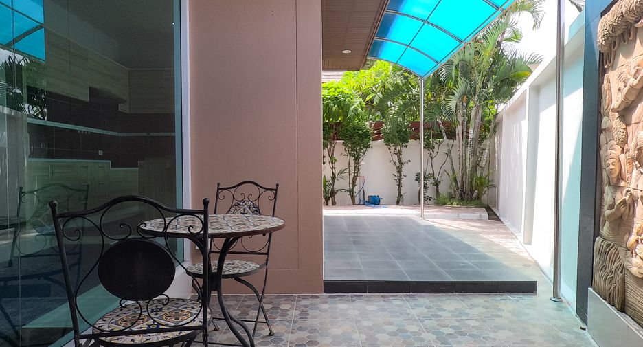 For sale 3 bedrooms villa in Huay Yai, Pattaya