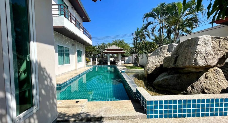 For sale 3 bedrooms villa in Huay Yai, Pattaya