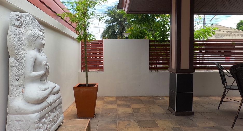 For sale 3 bedrooms villa in Huay Yai, Pattaya