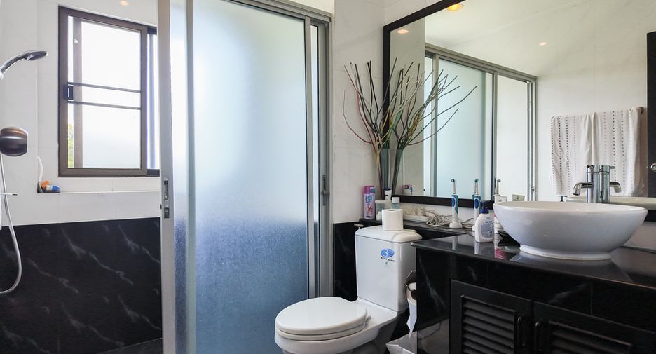 Casa adosada en venta de 3 habitaciones en Sattahip, Chonburi