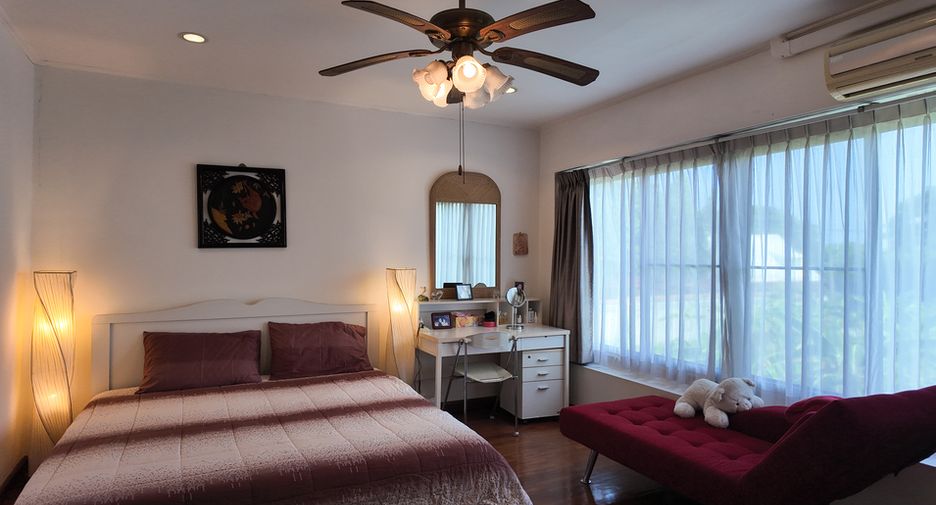 Casa adosada en venta de 3 habitaciones en Sattahip, Chonburi