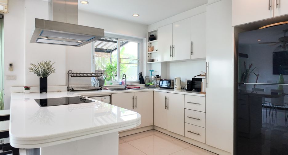 Casa adosada en venta de 3 habitaciones en Sattahip, Chonburi