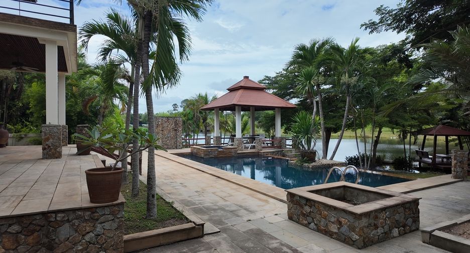 For sale 6 bedrooms villa in Huay Yai, Pattaya