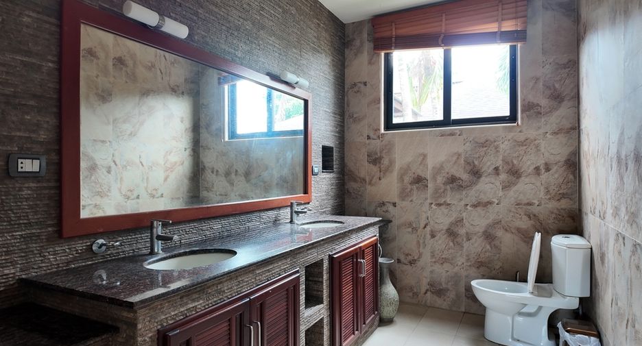 For sale 6 bedrooms villa in Huay Yai, Pattaya