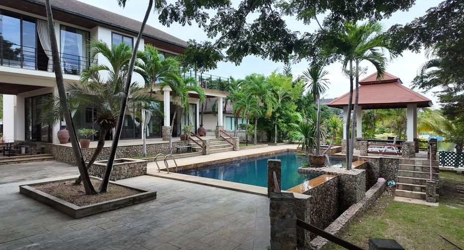 For sale 6 bedrooms villa in Huay Yai, Pattaya
