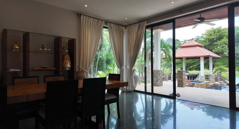 For sale 6 bedrooms villa in Huay Yai, Pattaya