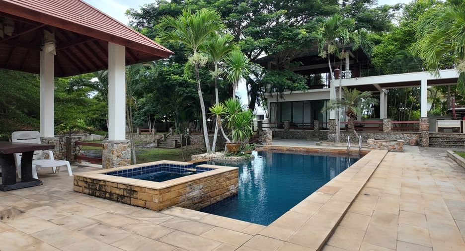 For sale 6 bedrooms villa in Huay Yai, Pattaya