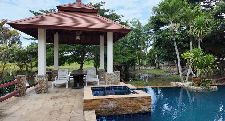 For sale 6 bedrooms villa in Huay Yai, Pattaya