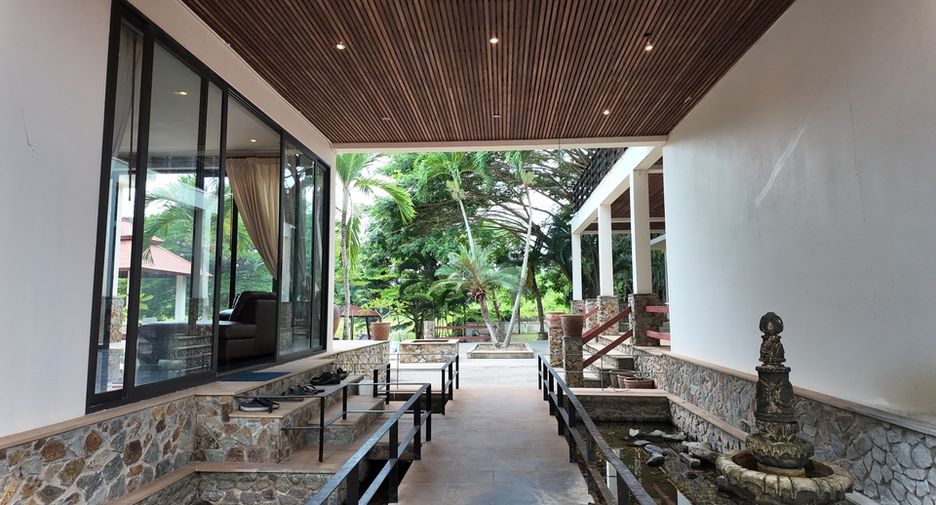 For sale 6 bedrooms villa in Huay Yai, Pattaya