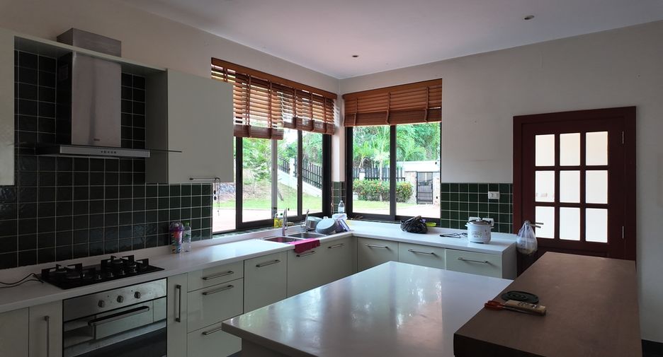 For sale 6 bedrooms villa in Huay Yai, Pattaya