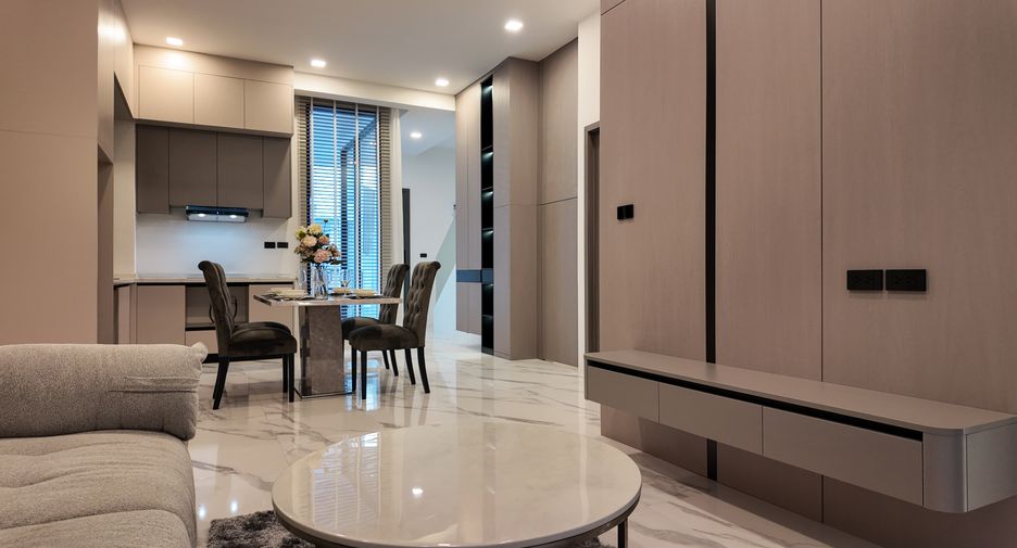 For sale 4 bedrooms villa in East Pattaya, Pattaya
