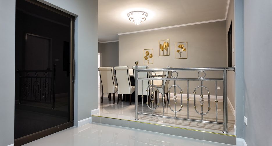 For sale 4 bedrooms villa in East Pattaya, Pattaya